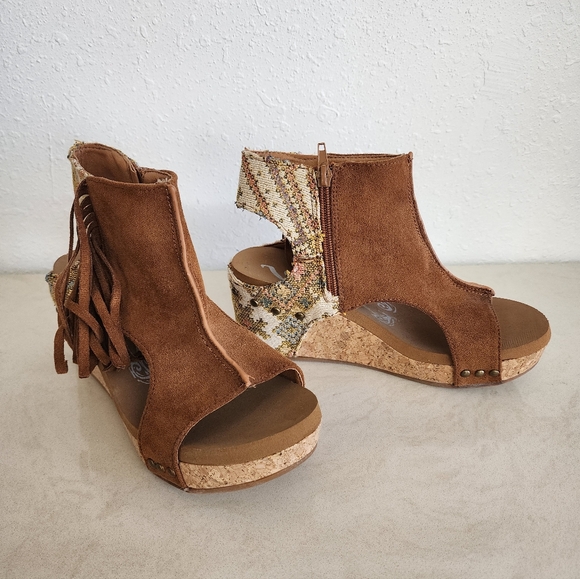Very G Western Tramonte Fringe Wedge Sandals Tan Sz 7  - Picture 3 of 8